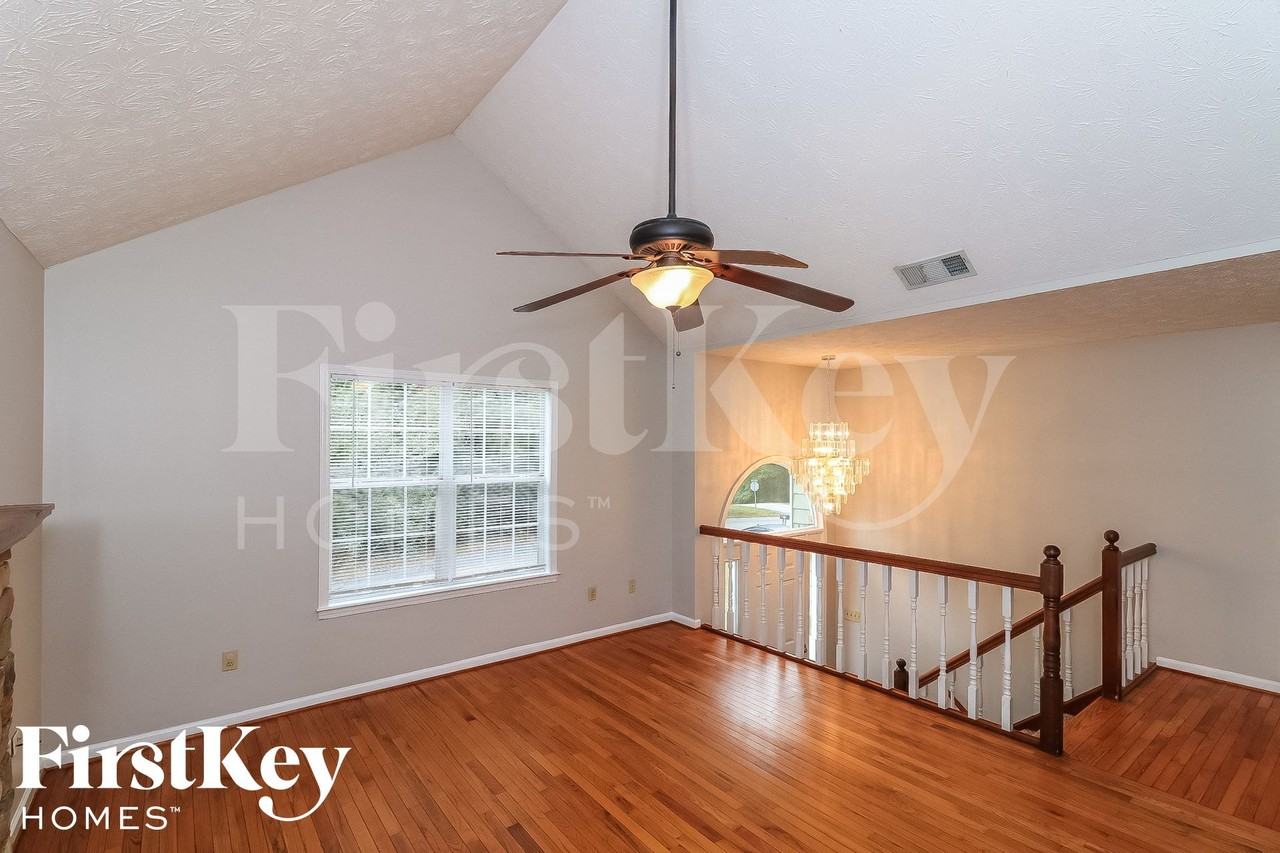 2905 Navajo Cir - Photo 3 of 14