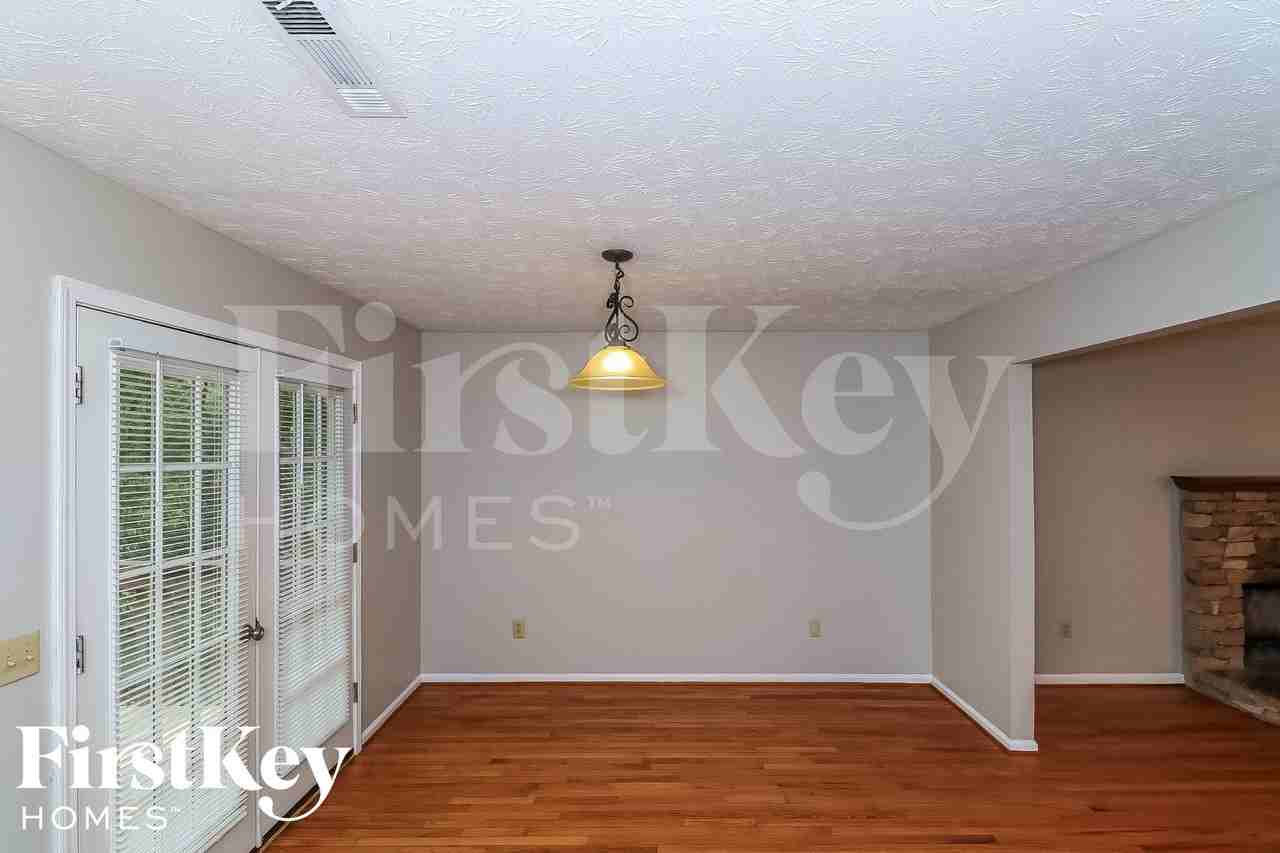 2905 Navajo Cir - Photo 4 of 14