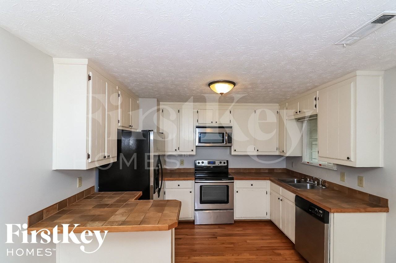 2905 Navajo Cir - Photo 5 of 14