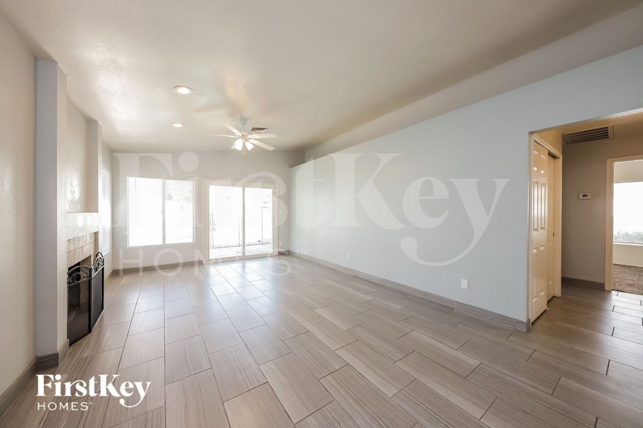 23818 N 38th Ave - Photo 5 of 15