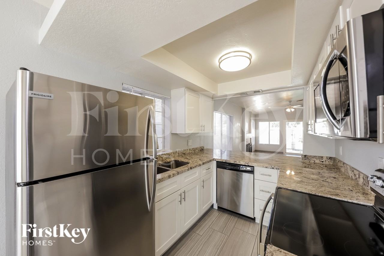 23818 N 38th Ave - Photo 6 of 15