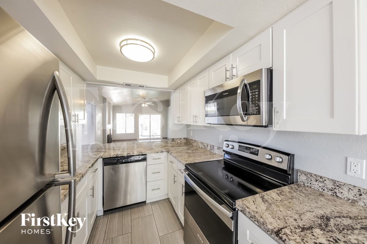 23818 N 38th Ave - Photo 7 of 15