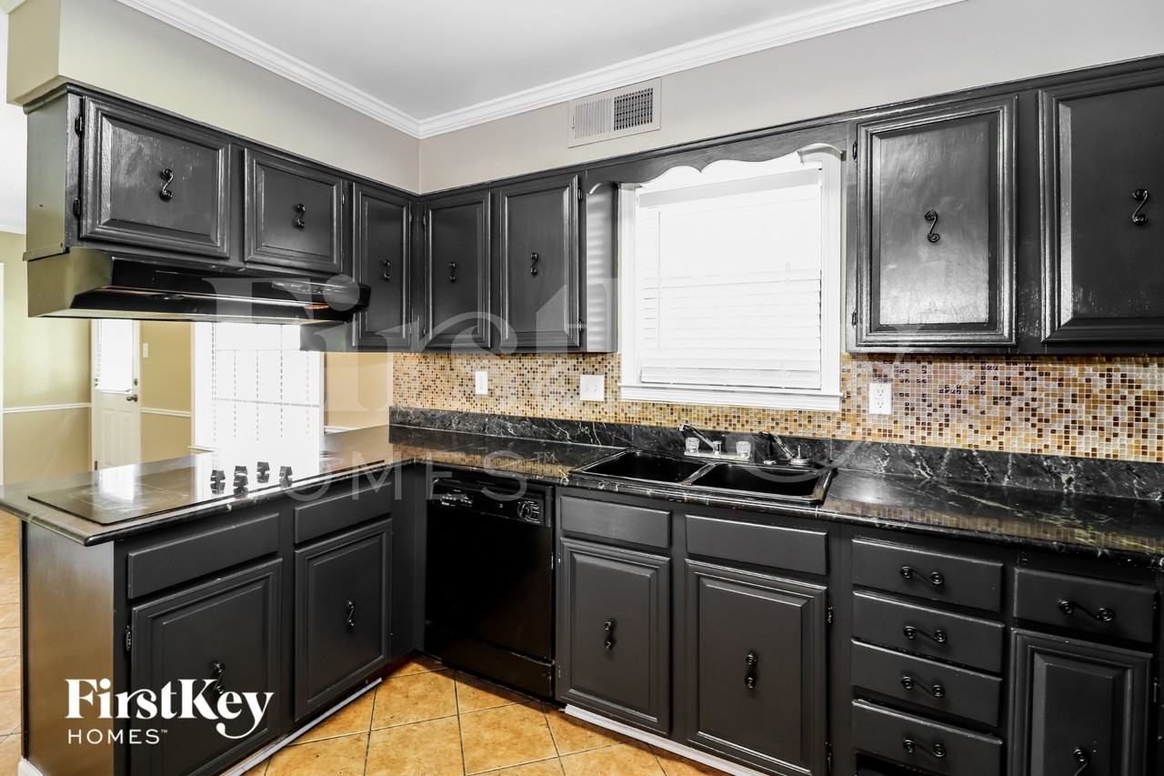 2163 Kingsrow Pkwy - Photo 6 of 15