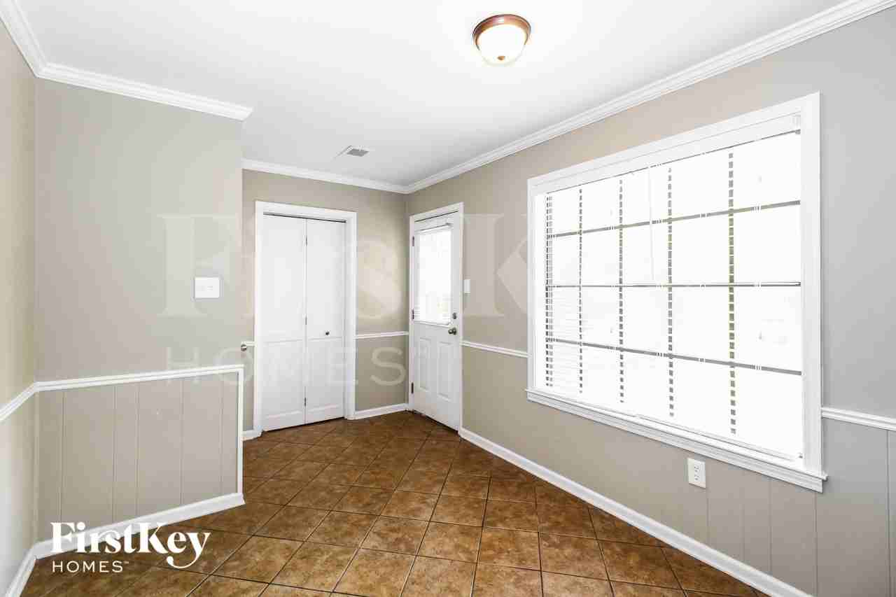 2163 Kingsrow Pkwy - Photo 7 of 15