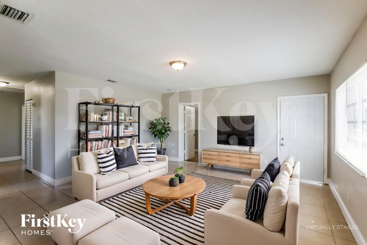 20111 Nw 12th Ave - Photo 3 of 19