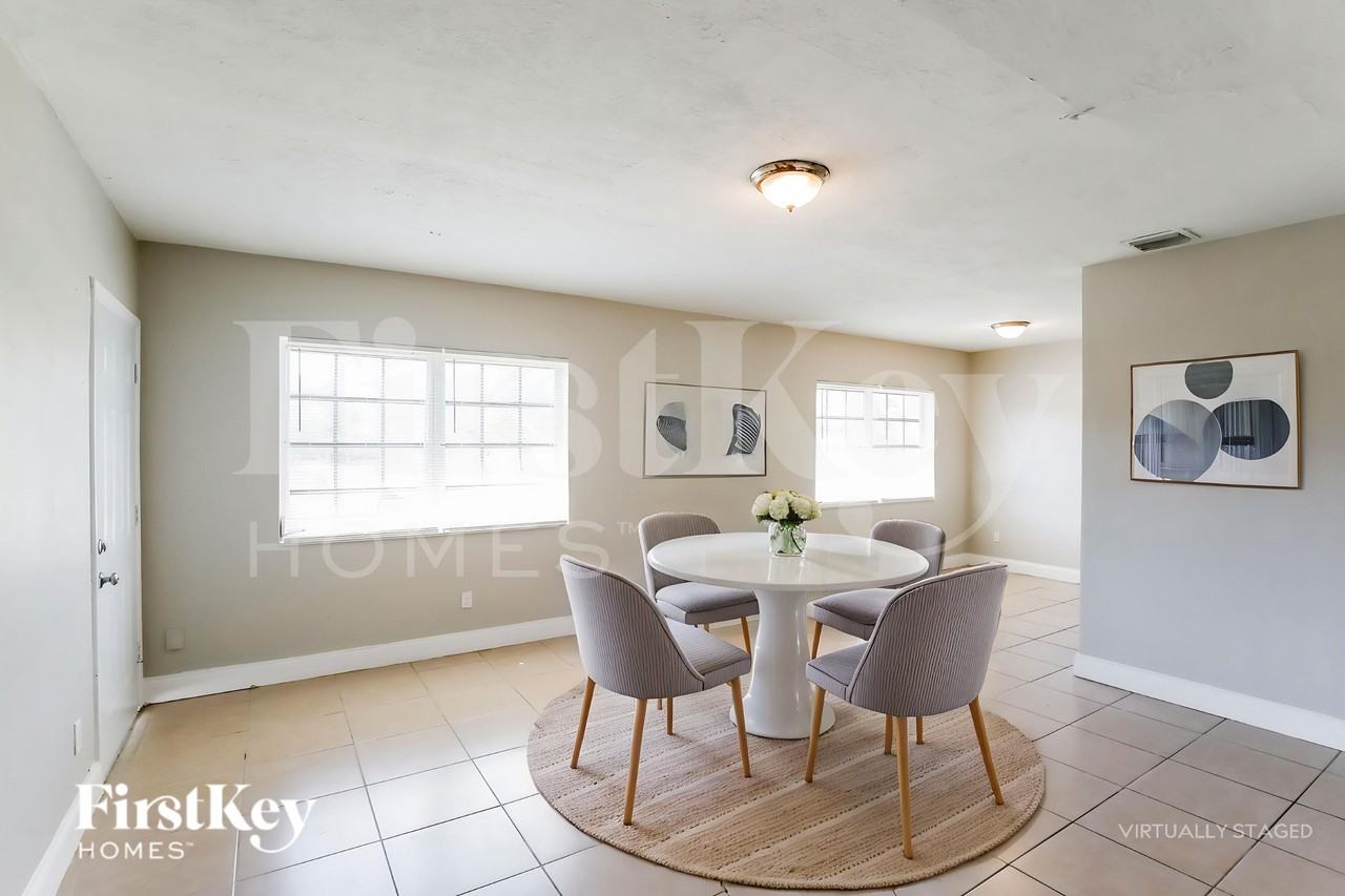 20111 Nw 12th Ave - Photo 5 of 19