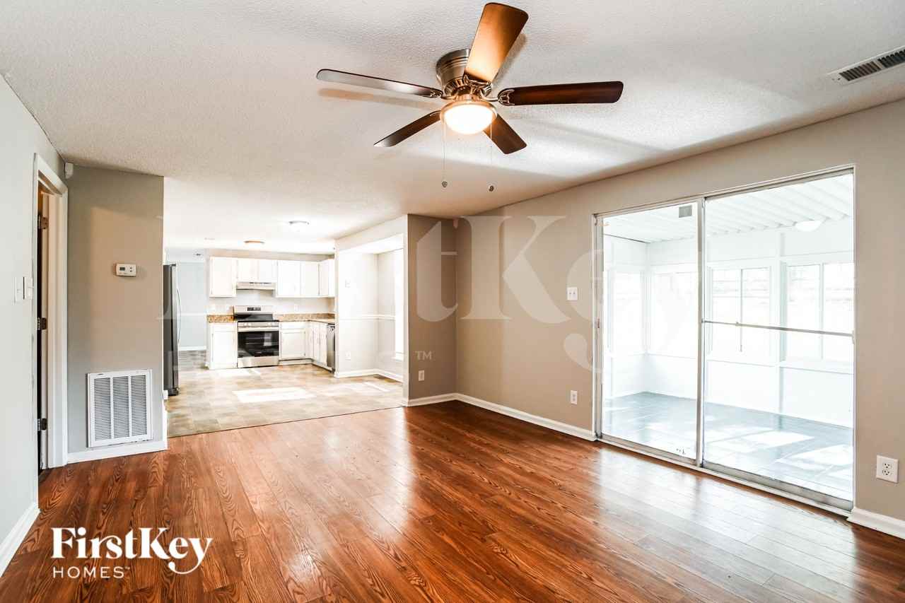 1940 Winsted Ct - Photo 2 of 19