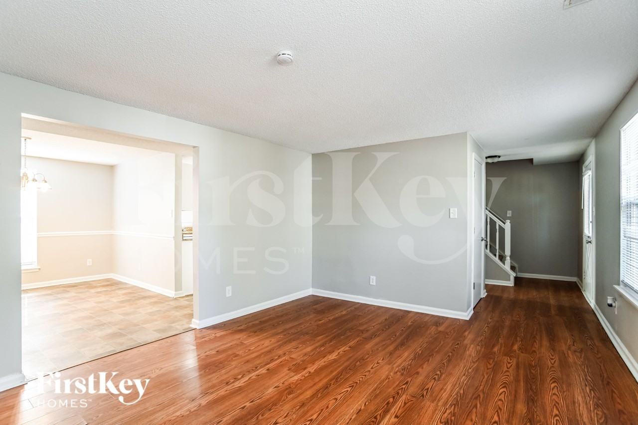 1940 Winsted Ct - Photo 3 of 19