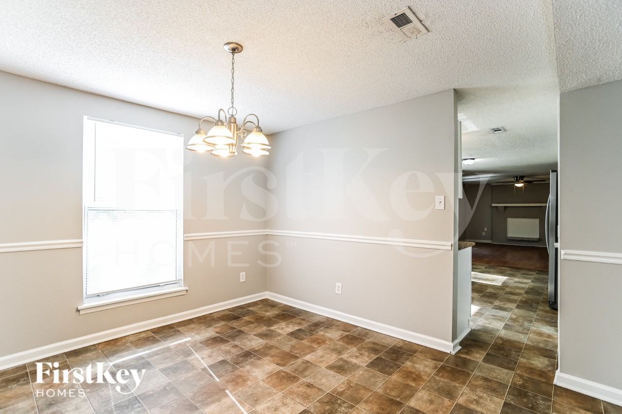 1940 Winsted Ct - Photo 5 of 19