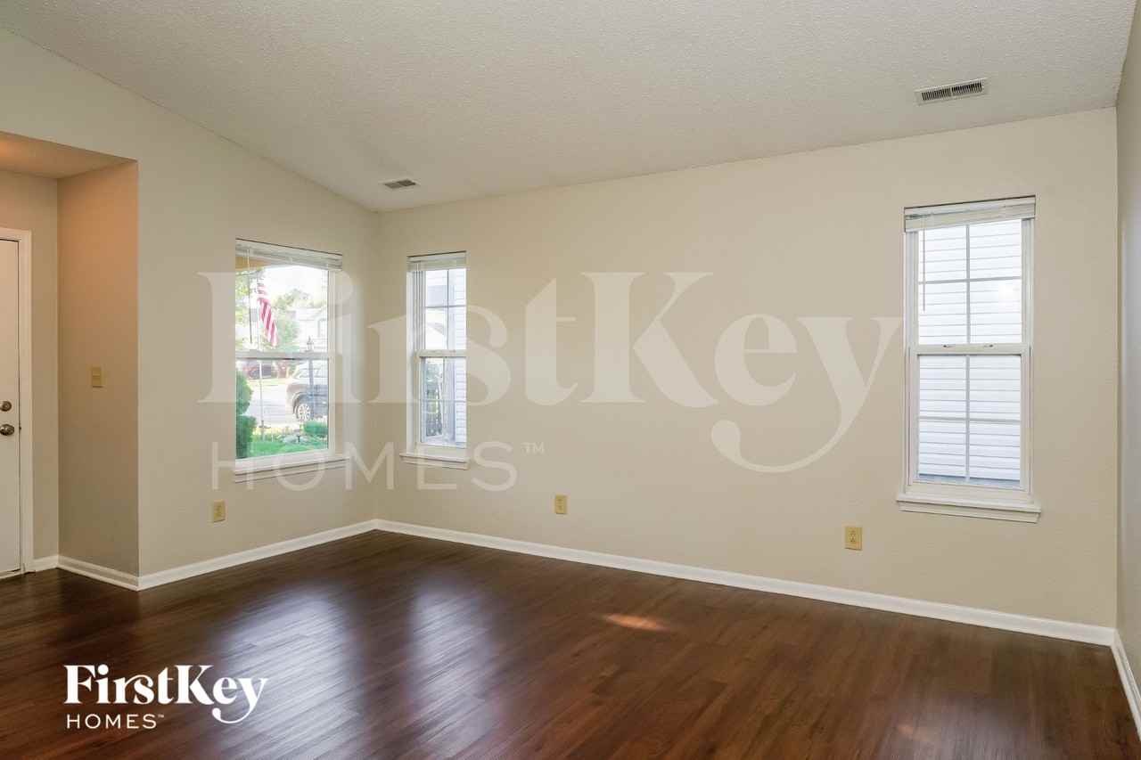 1880 Long Lake Dr - Photo 4 of 16