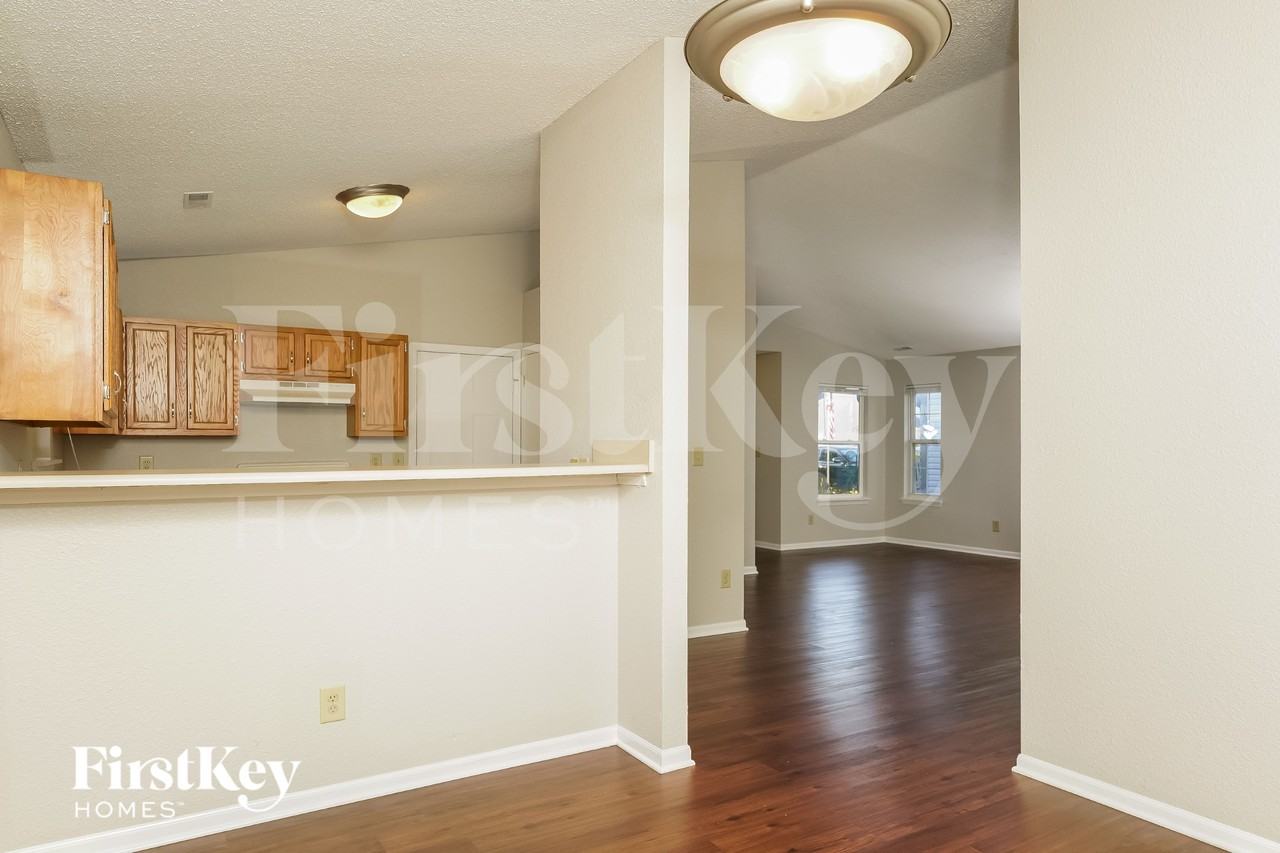 1880 Long Lake Dr - Photo 7 of 16