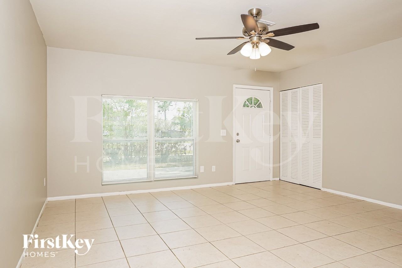 1633 Hayworth Rd - Photo 2 of 18