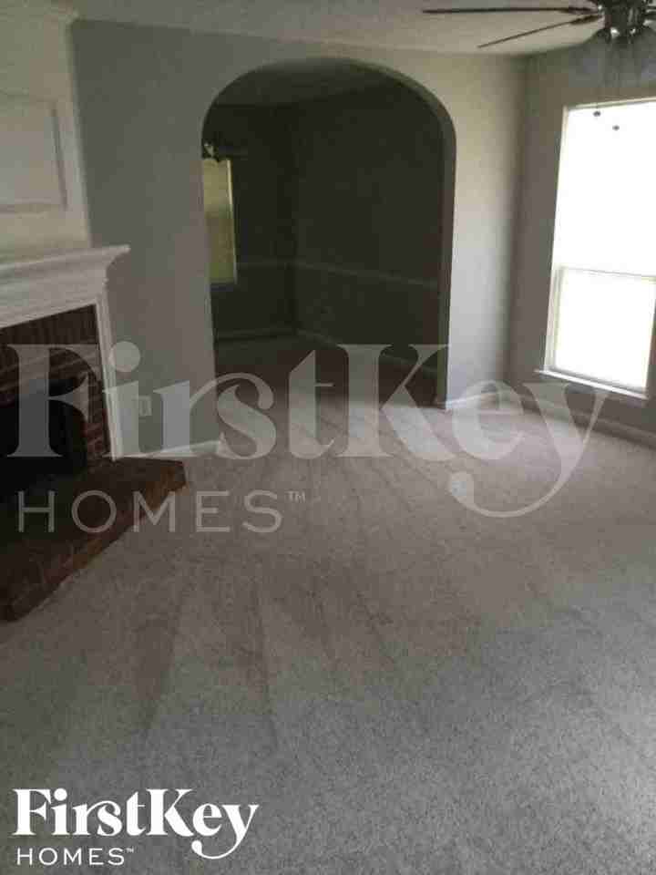 1138 Summerstone Trce - Photo 2 of 16