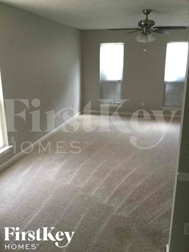 1138 Summerstone Trce - Photo 3 of 16