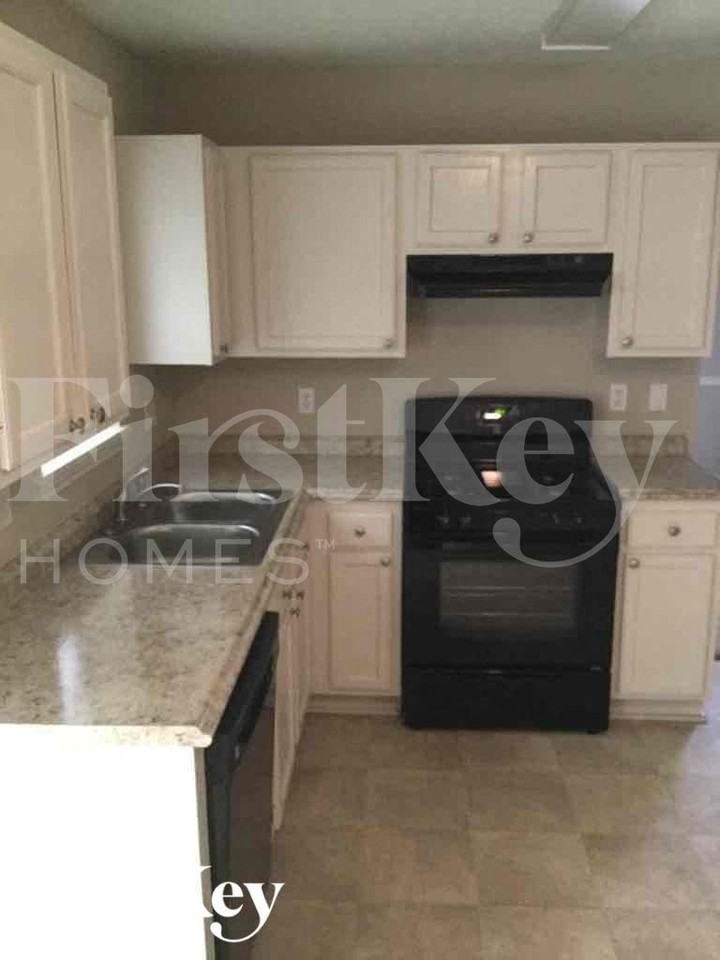 1138 Summerstone Trce - Photo 4 of 16