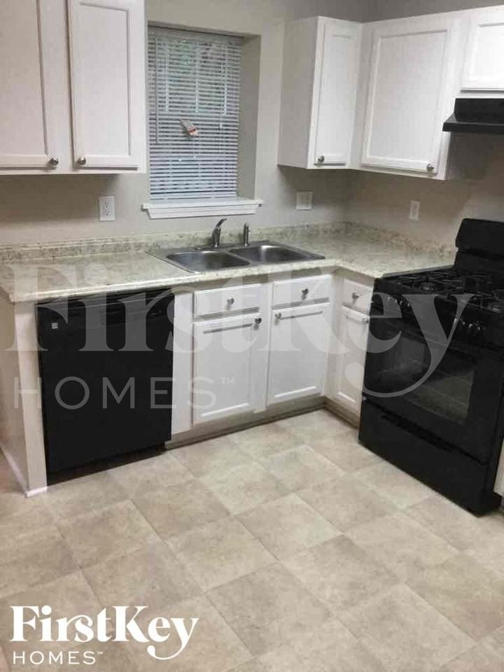 1138 Summerstone Trce - Photo 5 of 16