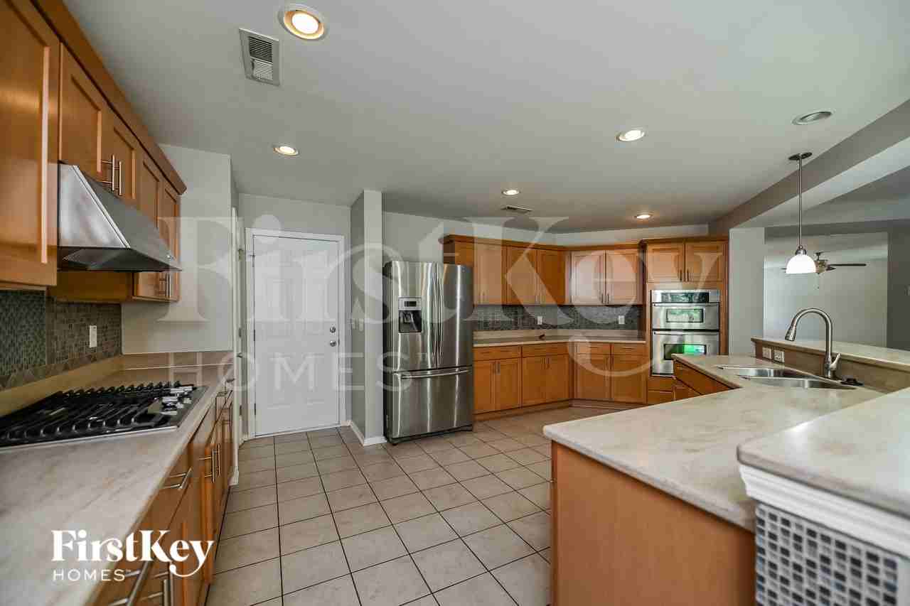 103 Salt Meadow Ln - Photo 6 of 16