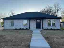 featured image of 201 Pecan St