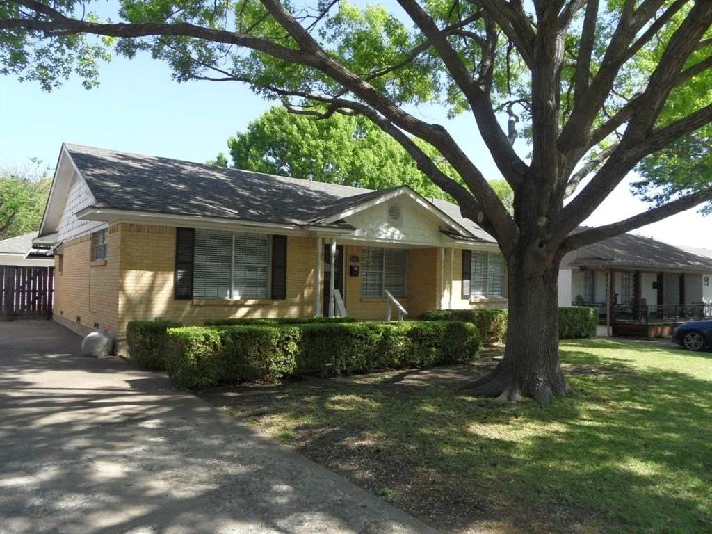 10643 Lakemere Dr - Photo 2 of 19