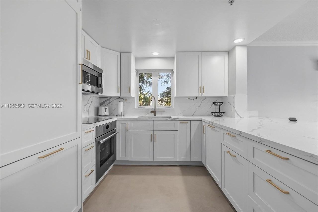 300 Euclid Ave - Photo 6 of 8
