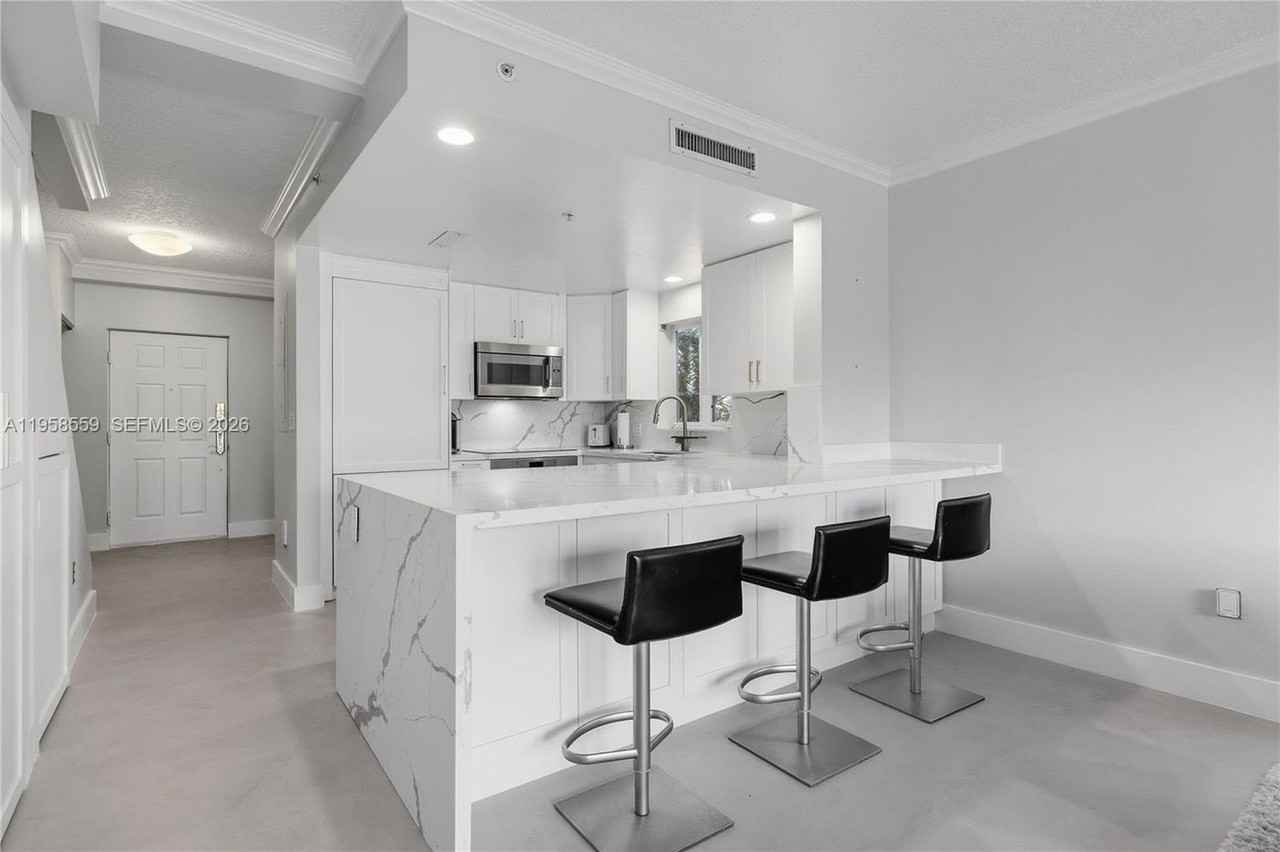 300 Euclid Ave - Photo 7 of 8