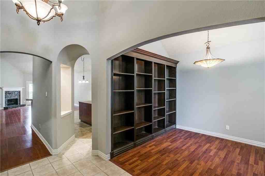 2801 Grand Canyon Ct - Photo 3 of 24