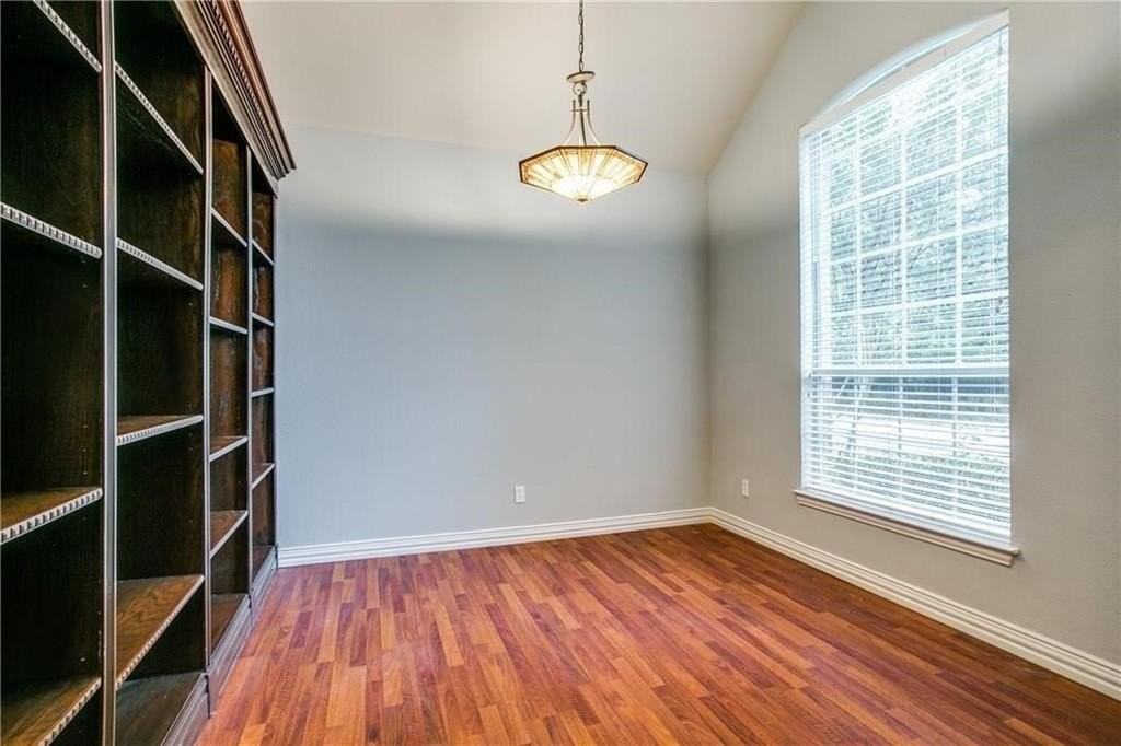 2801 Grand Canyon Ct - Photo 4 of 24