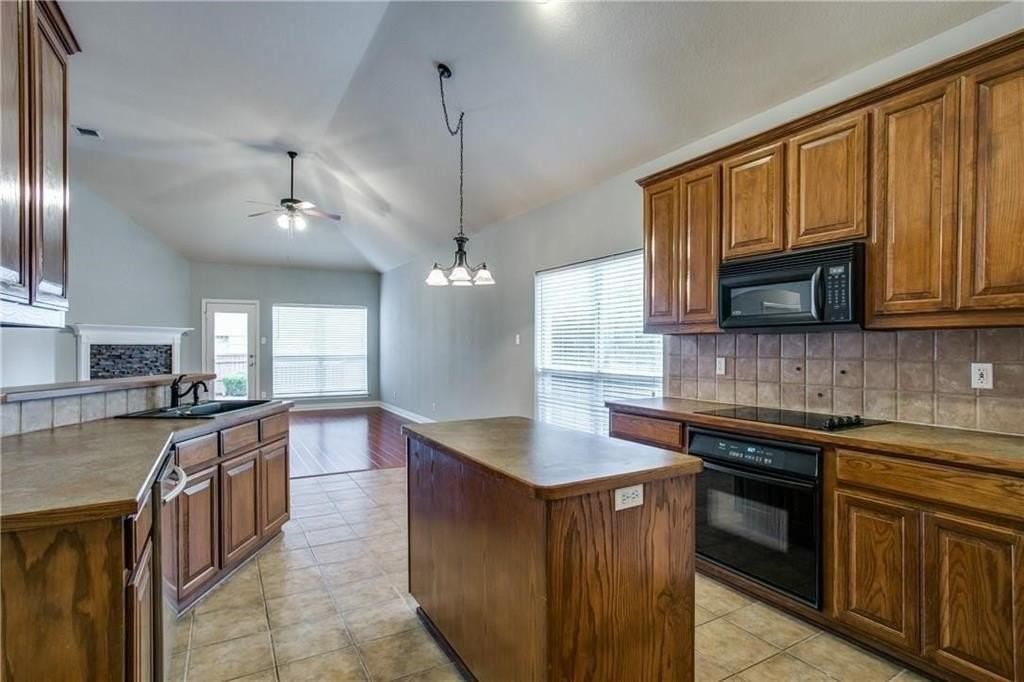 2801 Grand Canyon Ct - Photo 7 of 24