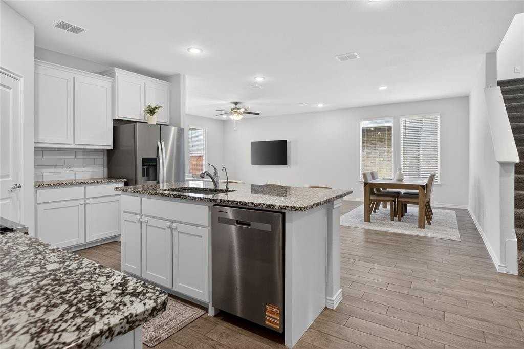 8125 Danny Scarth Ln - Photo 7 of 34