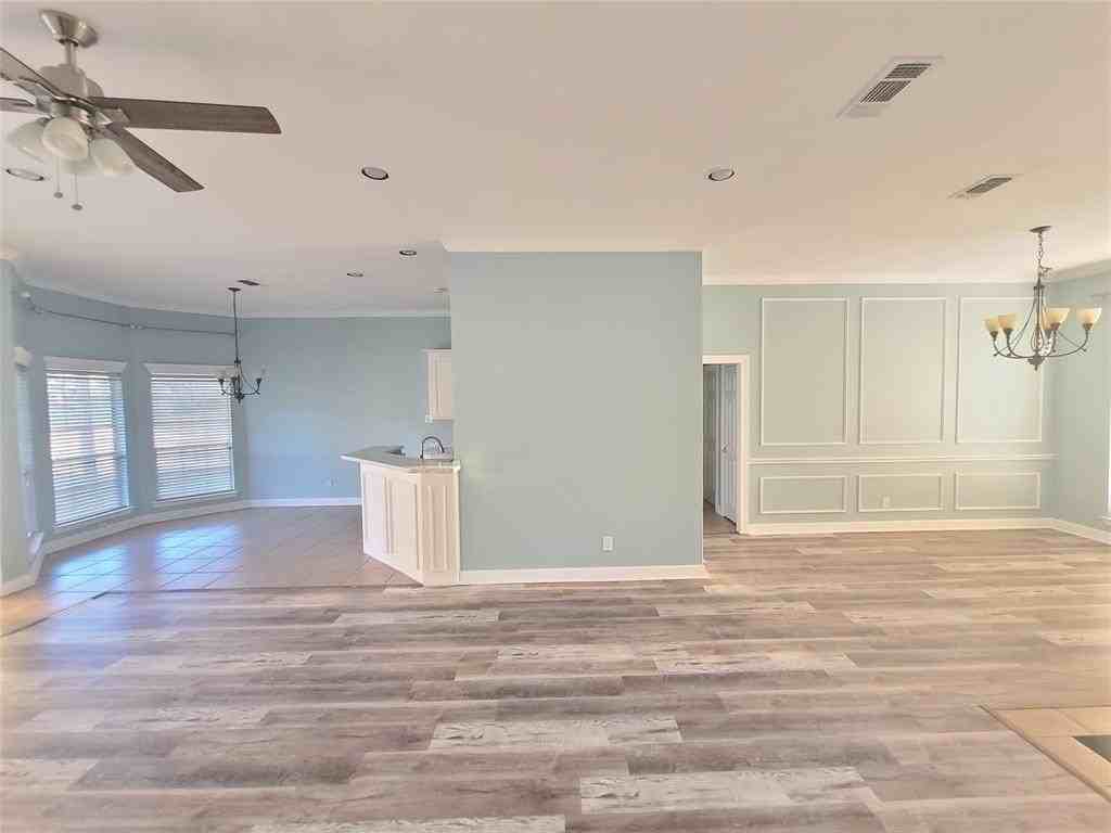 8921 Bontura Rd - Photo 5 of 26