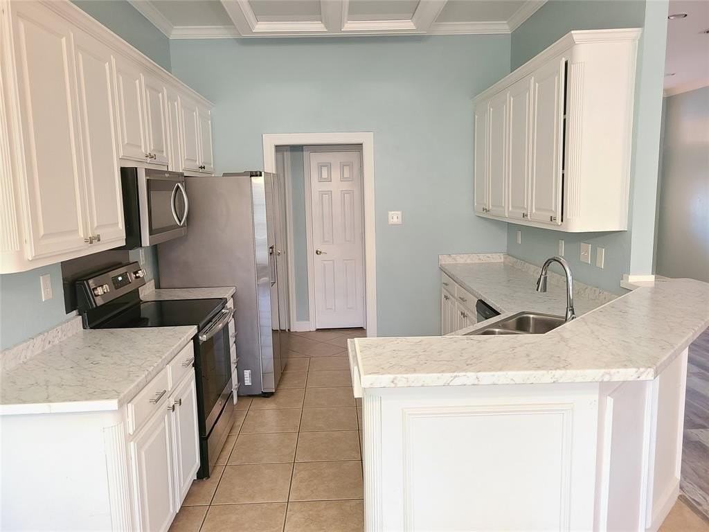 8921 Bontura Rd - Photo 7 of 26