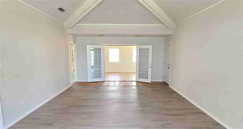 7519 Ravenswood Rd - Photo 7 of 37