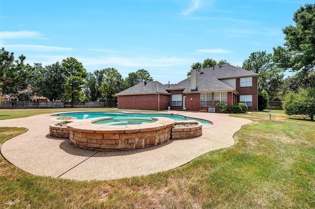 306 Canyon Lake Dr - Photo 3 of 40