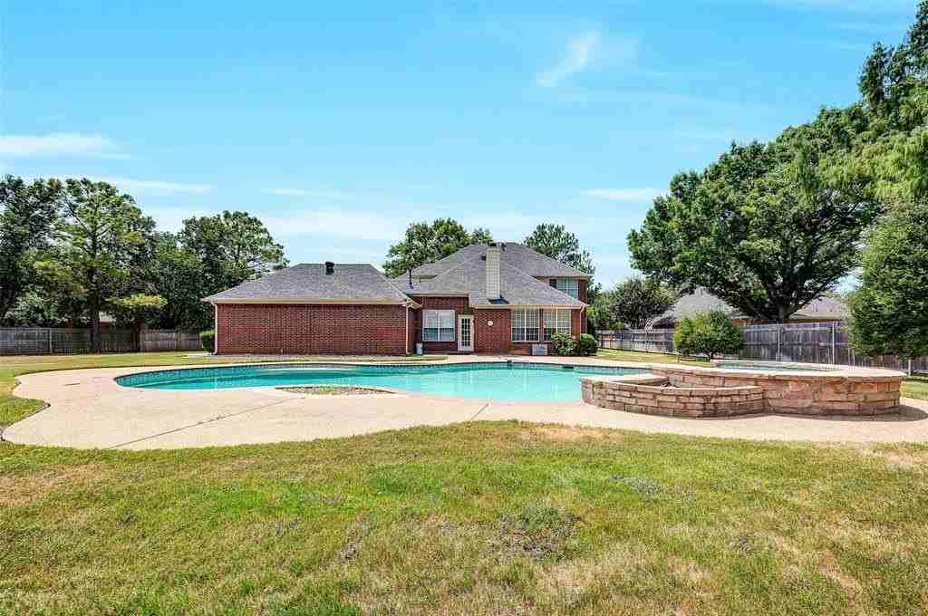 306 Canyon Lake Dr - Photo 4 of 40