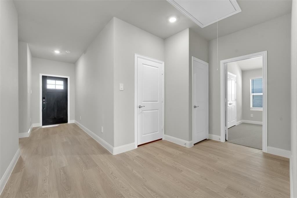 830 Wisteria Ln - Photo 4 of 28