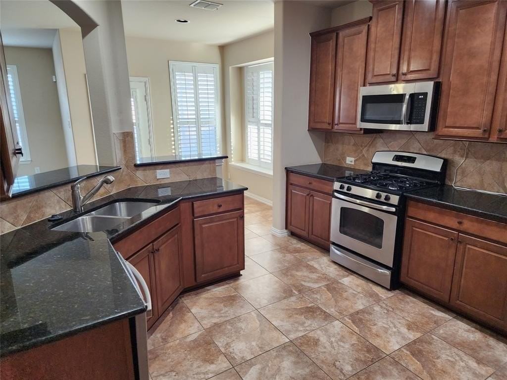 14028 Zippo Way - Photo 4 of 9