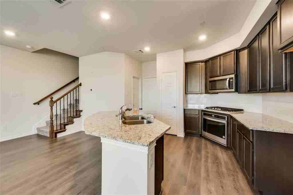 2412 Eureka Way - Photo 5 of 18