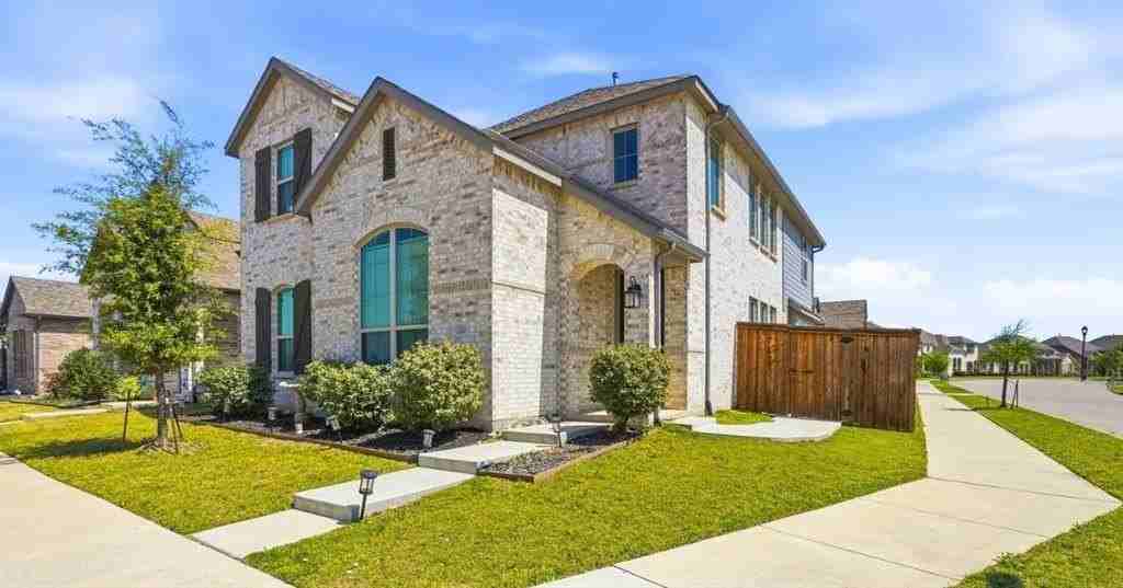 12436 Penson St - Photo 2 of 35