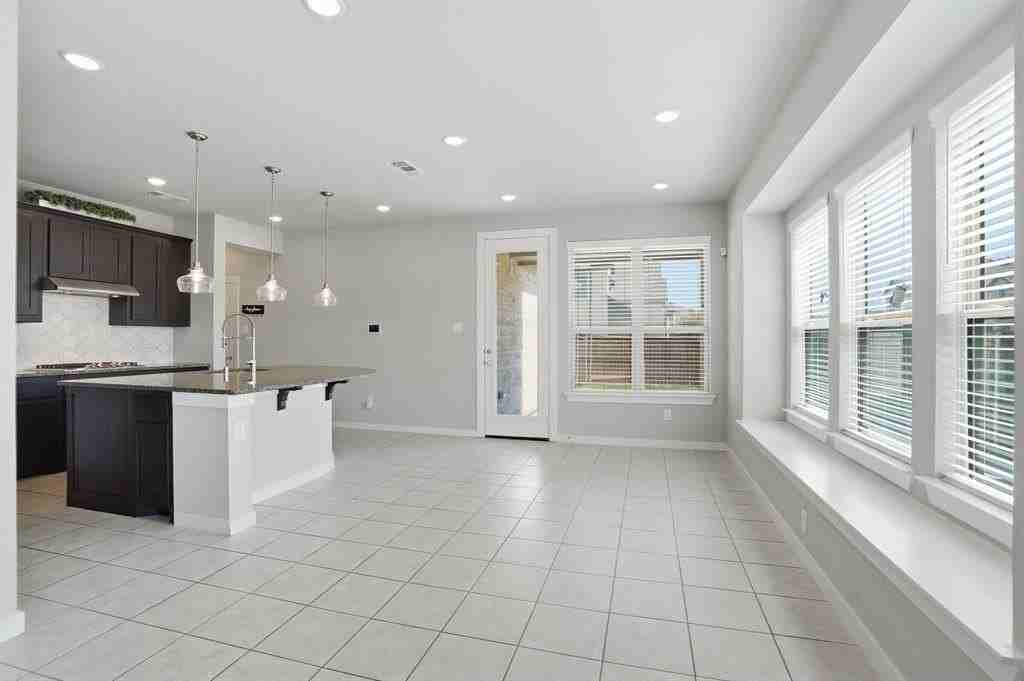 12436 Penson St - Photo 7 of 35