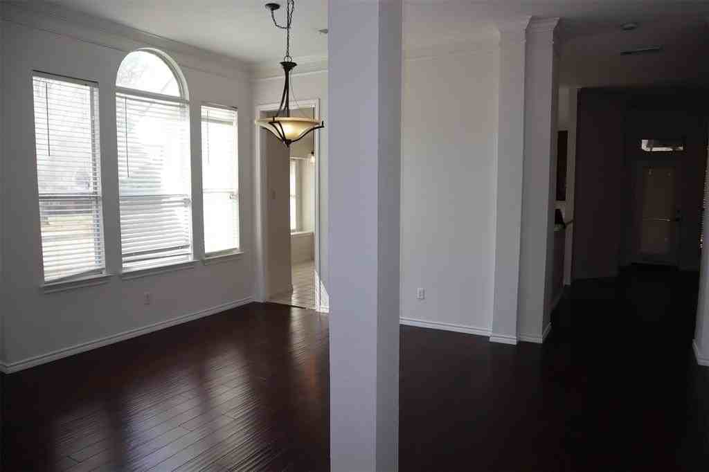 1605 Shady Oaks Ln - Photo 3 of 26