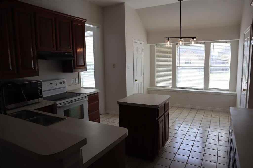 1605 Shady Oaks Ln - Photo 5 of 26