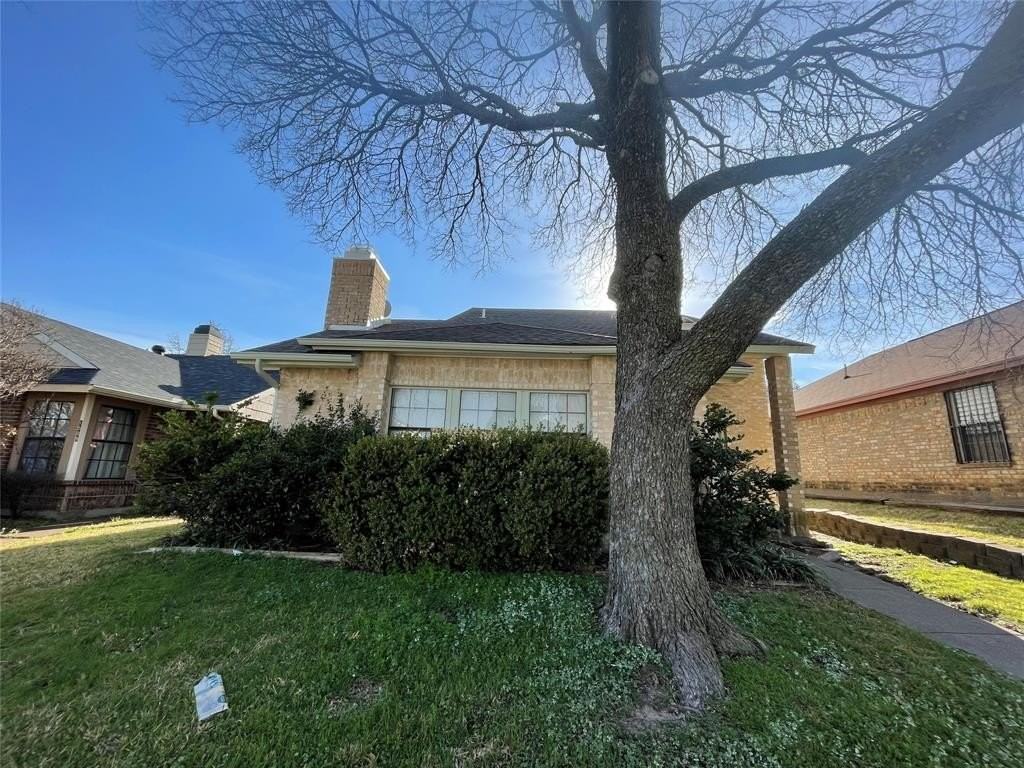 1513 Liberty Ln - Photo 2 of 11