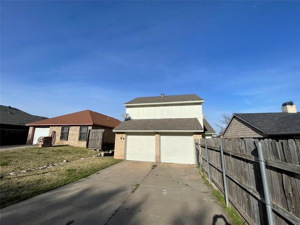 1513 Liberty Ln - Photo 3 of 11