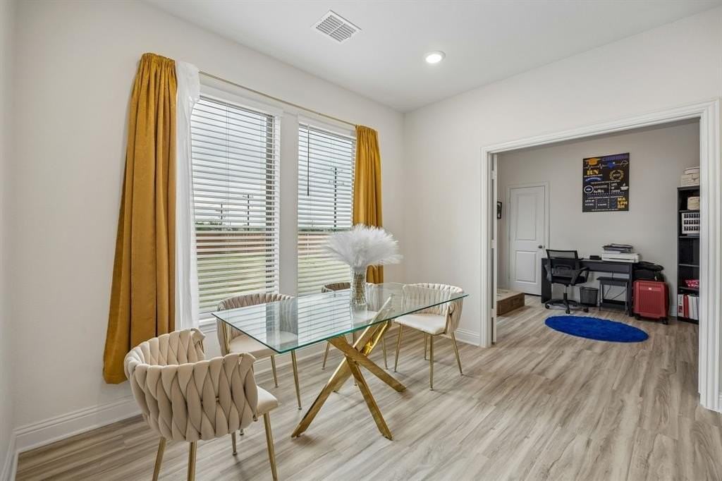 4101 Valley Mills Dr - Photo 3 of 36