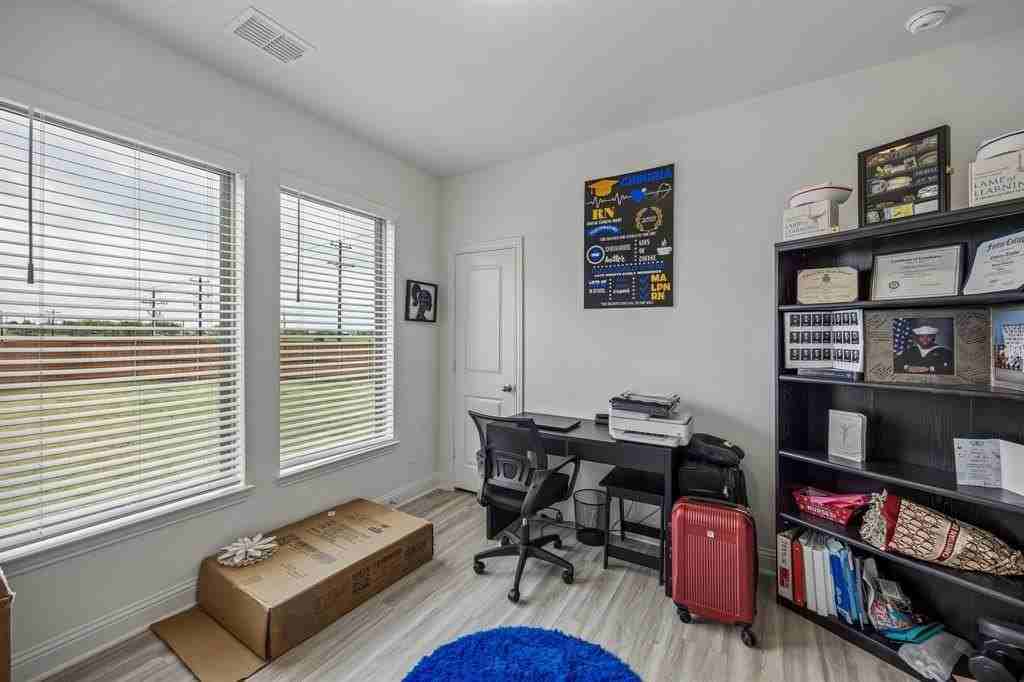 4101 Valley Mills Dr - Photo 5 of 36