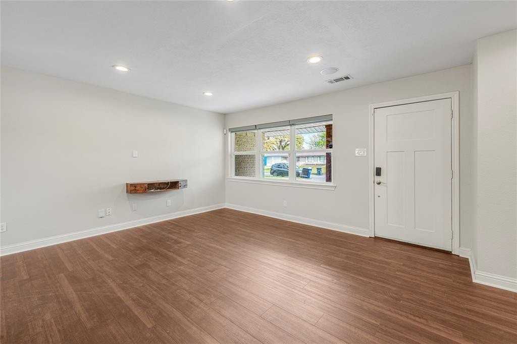 3042 Amber Ln - Photo 7 of 23