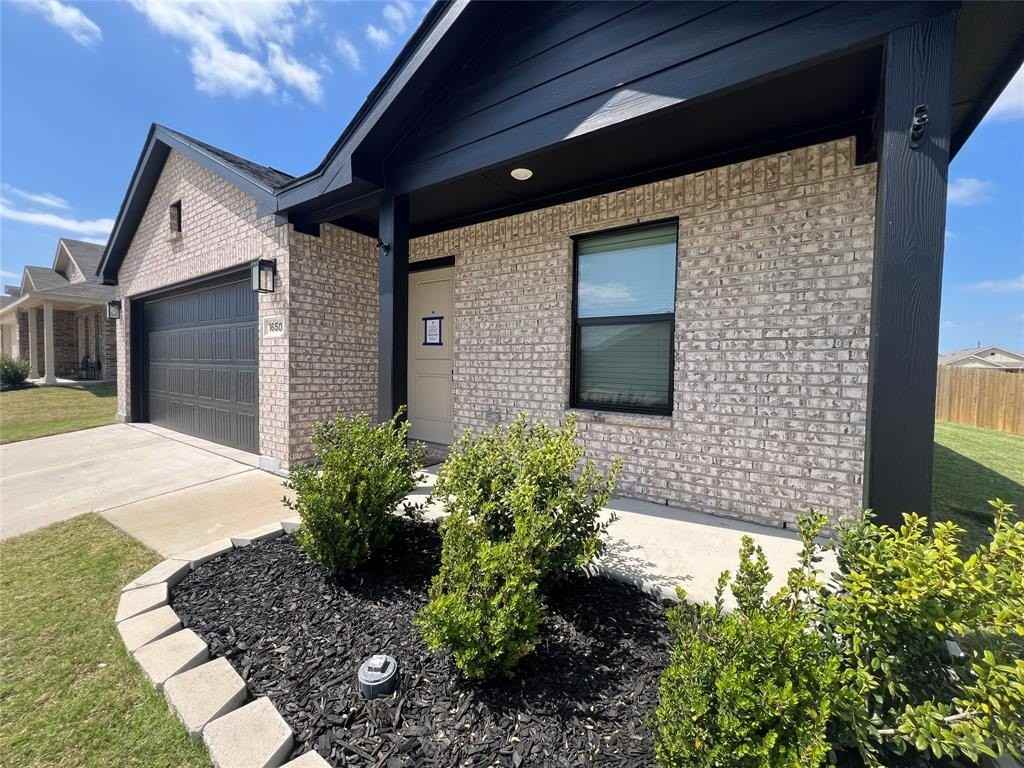 1650 Woodbrook Ln - Photo 4 of 31