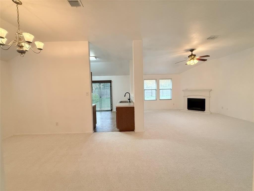 918 Fleming St - Photo 4 of 31