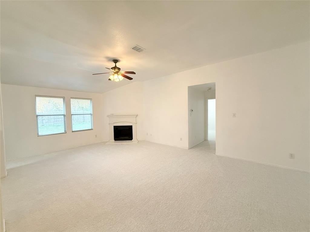 918 Fleming St - Photo 6 of 31