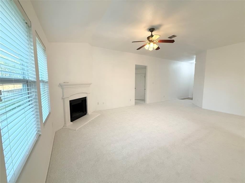 918 Fleming St - Photo 7 of 31